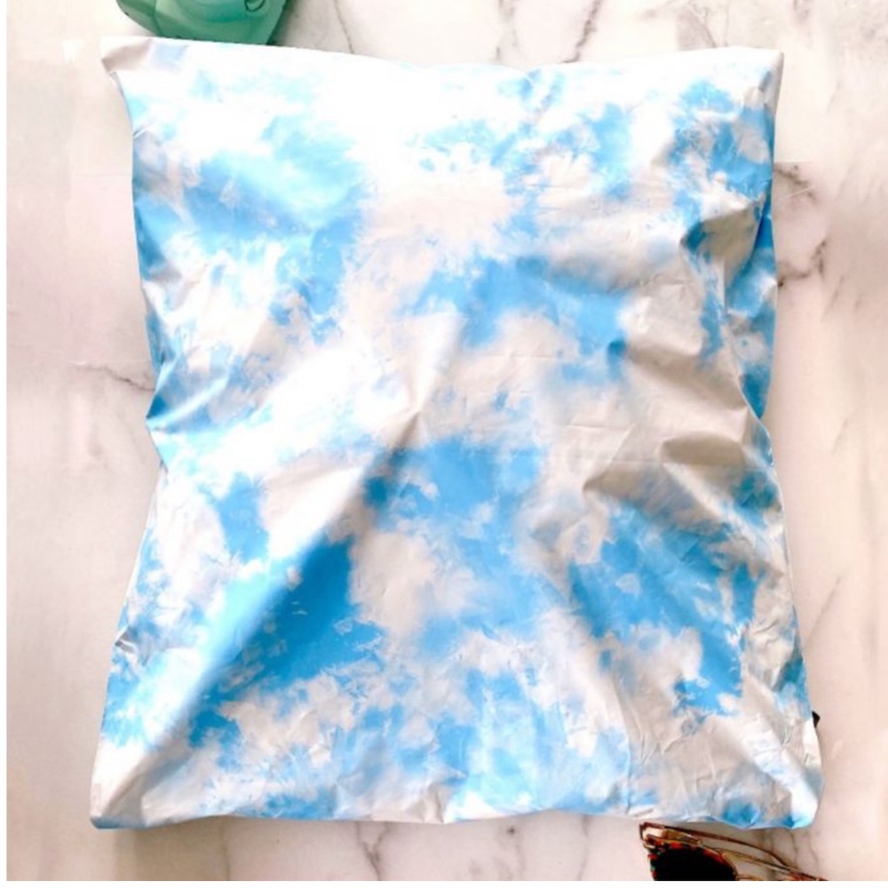 20 19X24 Poly Mailers Cloud Tye Dye Shipping Envelopes PRICE IS FIRM - Picture 4 of 4